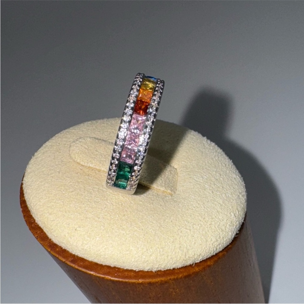 18k Princess Cut Gemstone Band - Picture 7 of 10